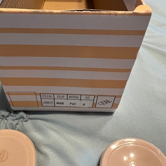 Flat jelly sandal with gold studs - Picture 2 of 4